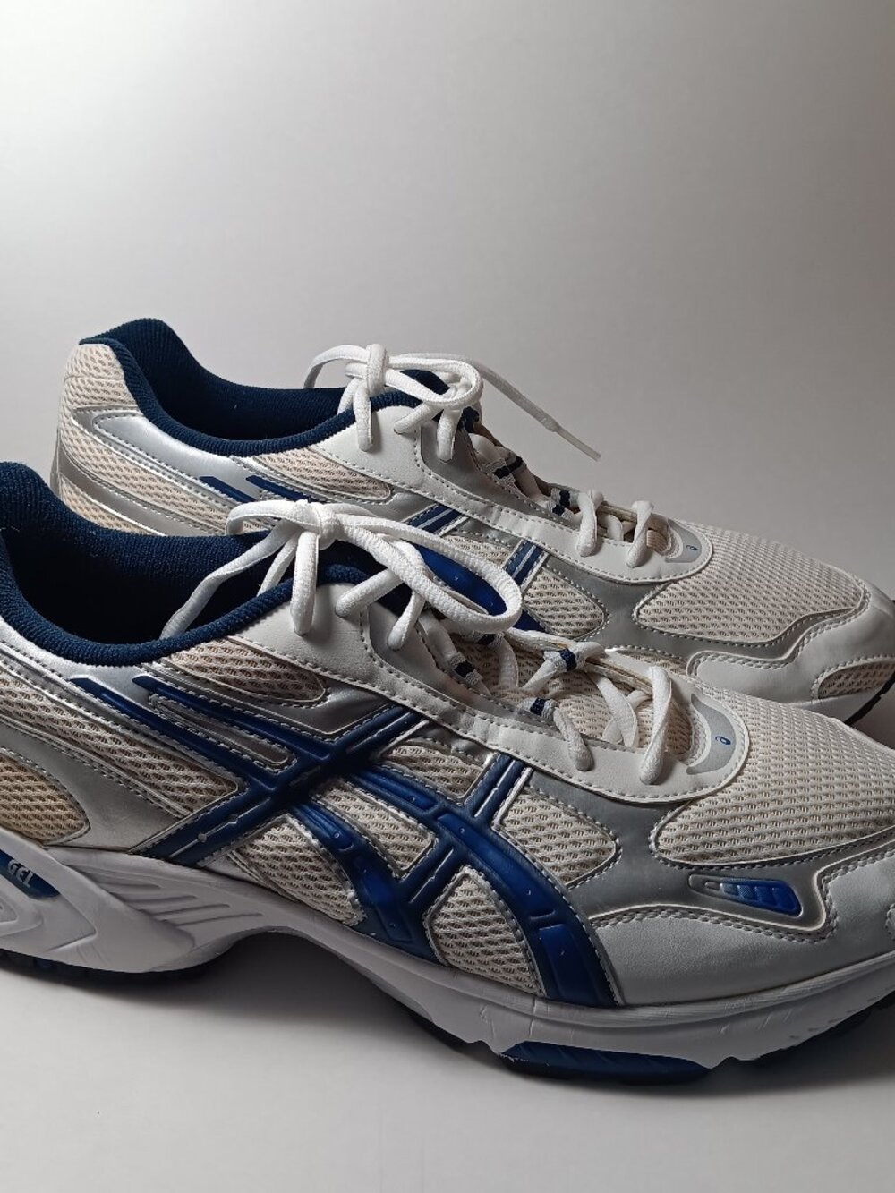 Asics Gel mens running shoes size 13 white blue silver TQ61C sneakers